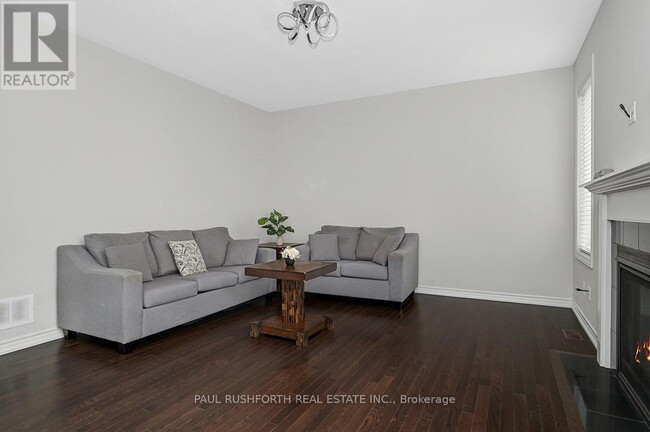 Building Photo - 54 Moonbeam St