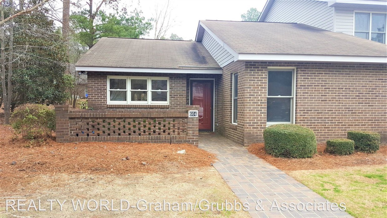 Foto principal - 2 br, 2 bath House - 604 Sherbrooke Circle