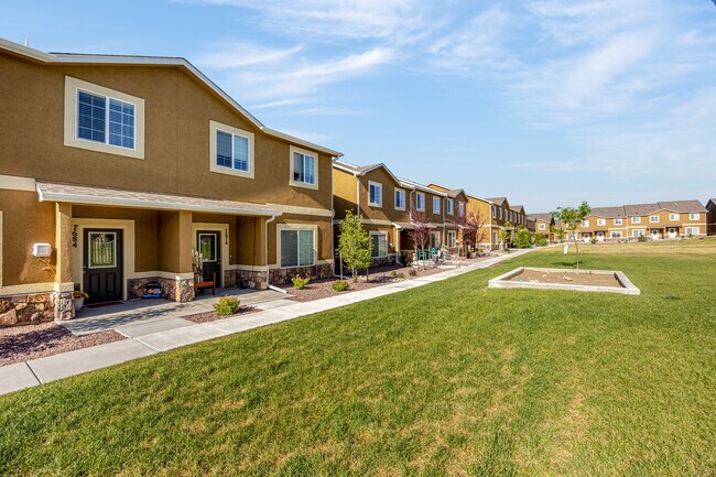 Foto del edificio - 7684 Sand Lake Hts
