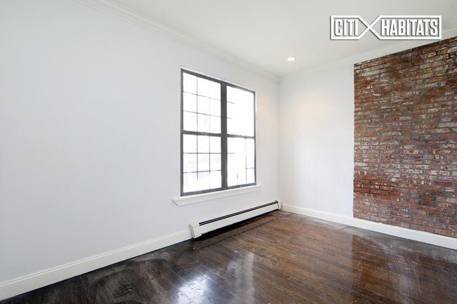 Building Photo - 818 10th Ave
