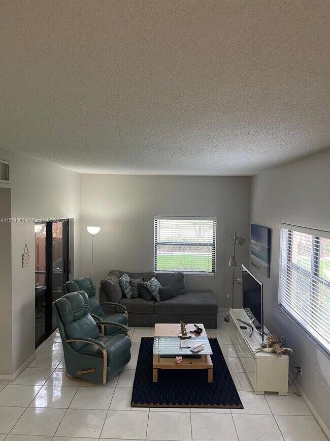 Foto del edificio - 507 Racquet Club Rd