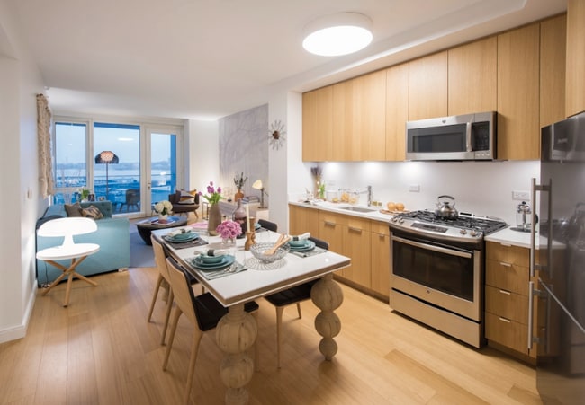 Building Photo - 625 W 57th St