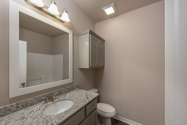 Building Photo - 5 Bed/5.5 bath luxury home in The Revelry!