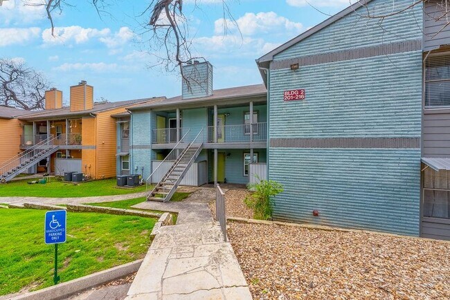 Building Photo - 3204 Menchaca Rd