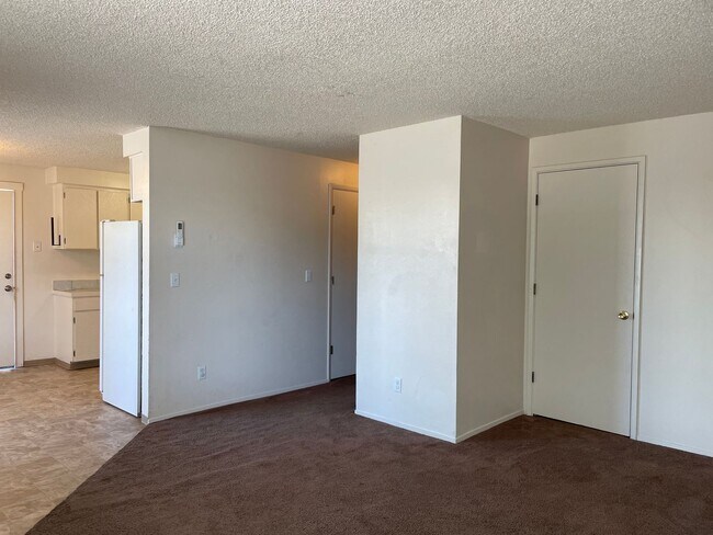 Foto del edificio - Cozy 2 Bedroom 1 Bath w/Fully Fenced Yard