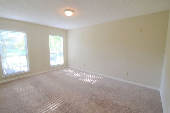 Building Photo - 1154 Dorwinion Dr