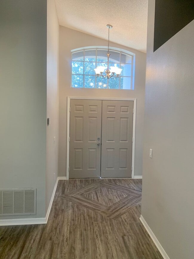 Building Photo - FOR RENT!!! BEAUTIFUL AND UPDATED 3 BED 2 ...