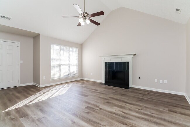 Building Photo - 735 Beaver Run Trce