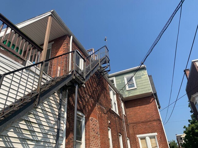 Building Photo - Available Now! Spacious 3rd Floor on “The ...