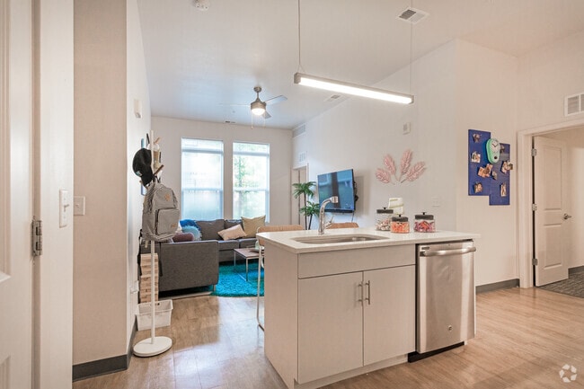 4BR, 4BA - 1,459SF - Lark on 42nd Apartments