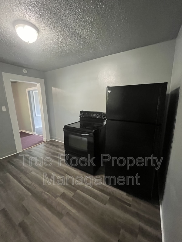 Foto del edificio - 405 W 10th St