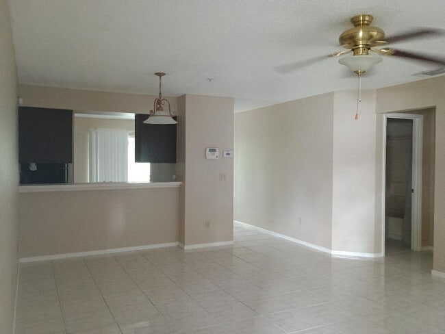 Building Photo - Upgraded 2/2 condo near UCF