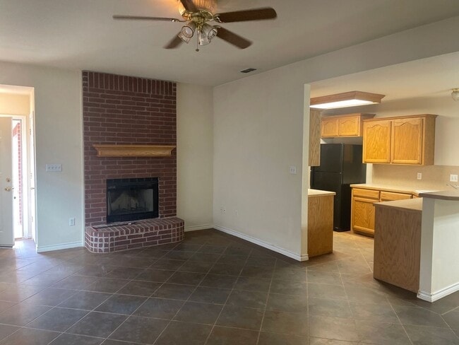 Building Photo - 3/2/2 duplex! NEW HVAC UNIT! Heritage Parks!