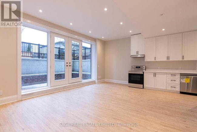 Building Photo - 185 Fairholme Ave
