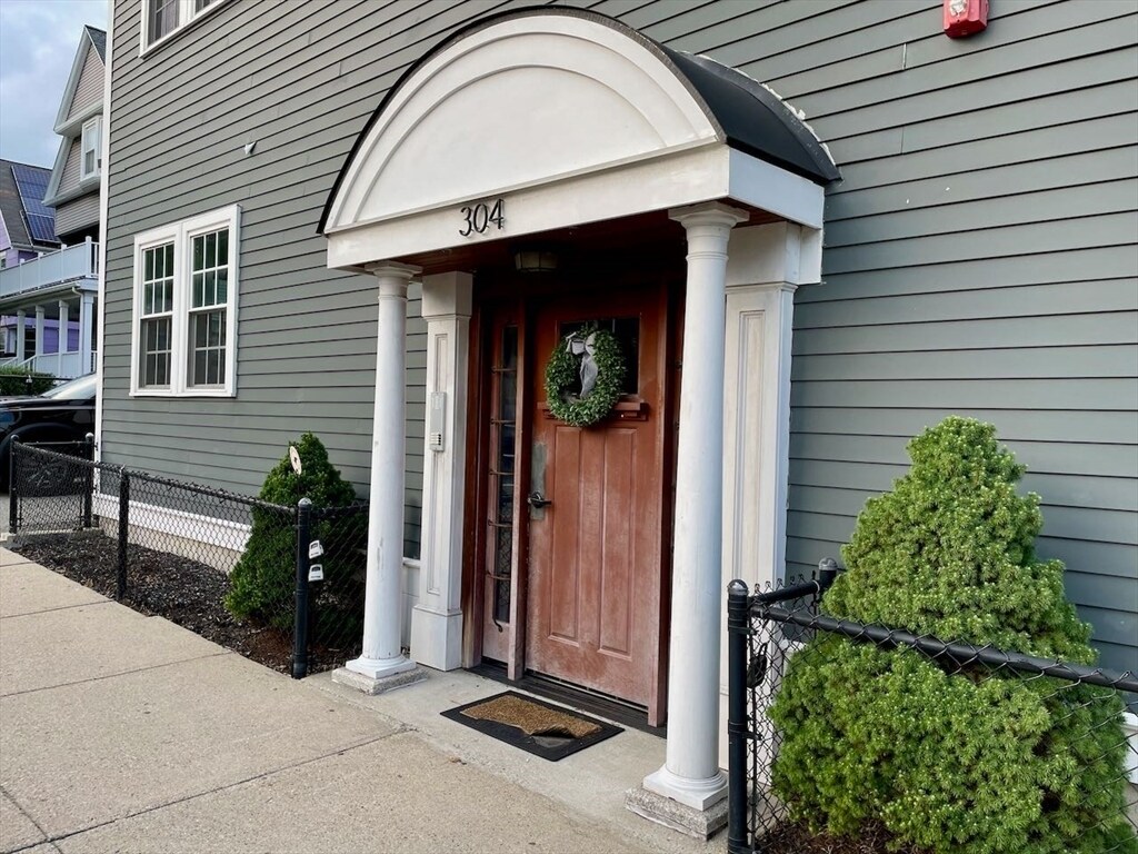 Primary Photo - 304 Neponset Ave