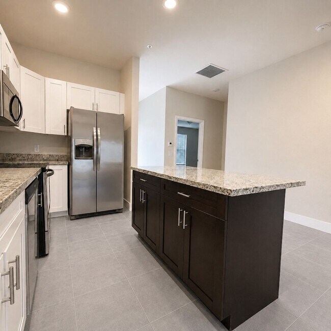 Foto del edificio - 3221-3409-3409 SW 8th Pl