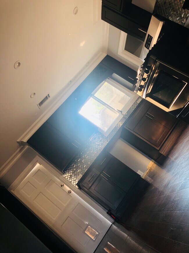 Kitchen Counter - 4021 3rd Ave