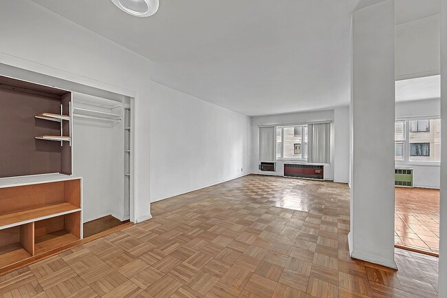 Building Photo - 144 E 84th St