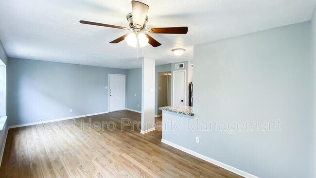 Building Photo - 1001 Summer Ct Cir