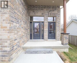 Building Photo - 355 Wellington St