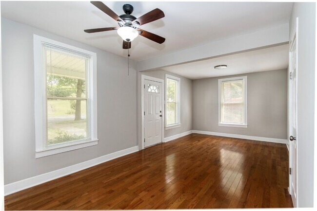 Foto del edificio - 5215 Dewey Ave