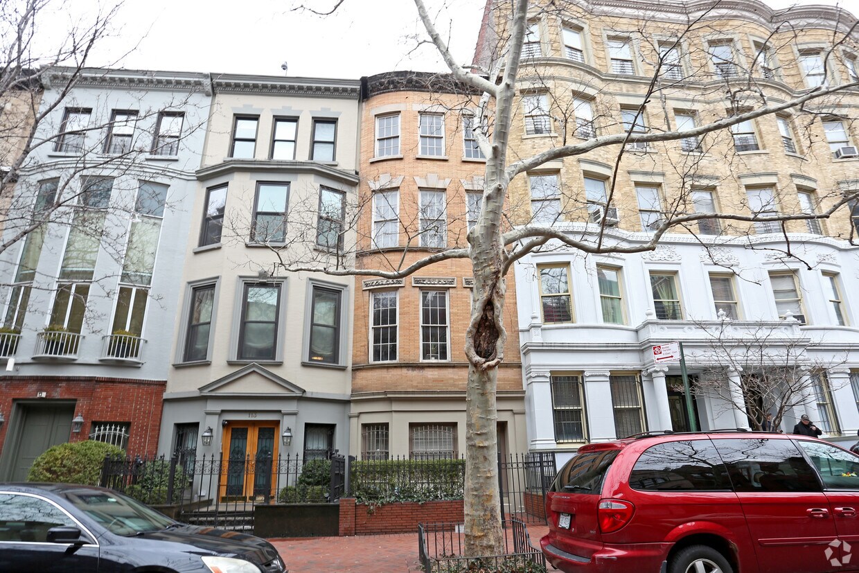 Building Photo - 111 W 88th St