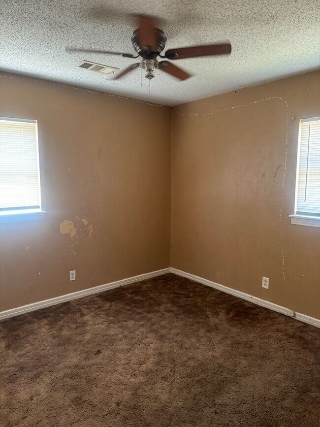 Foto del edificio - 2 Bedrooms, 1 Bathroom