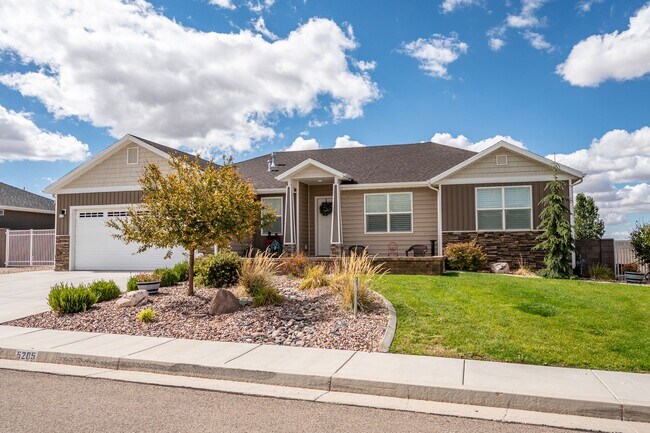 Foto del edificio - 6 bed; 3 bath single family home in Enoch