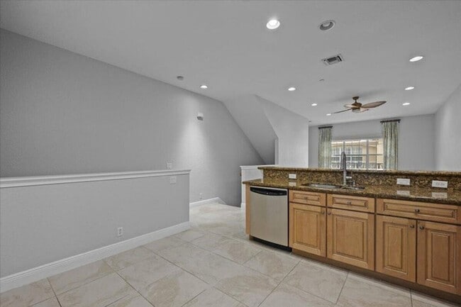 Photo - 4902 Vine Cliff Way E House