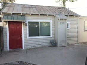 Building Photo - 1023 E Meadowbrook Ave