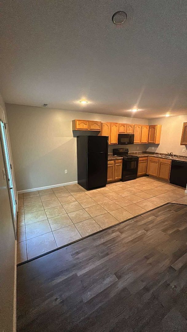 Building Photo - 2 Bedroom ~ 1.5 Bath ~ Benton, KY ~ 2 Story Townhome