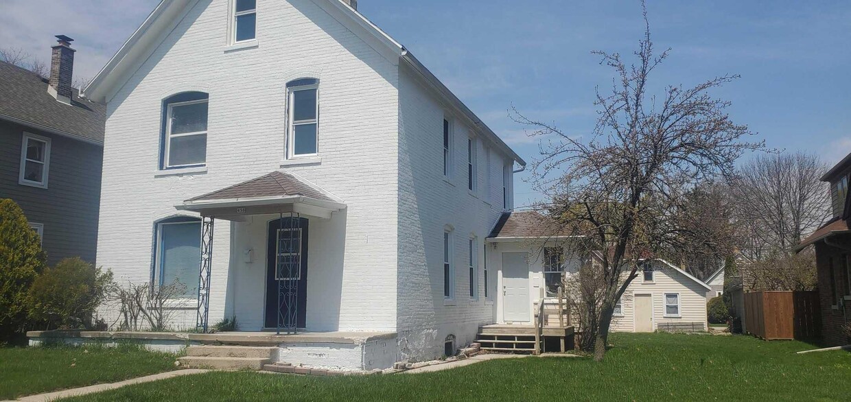 Primary Photo - 456 W Oakland Ave