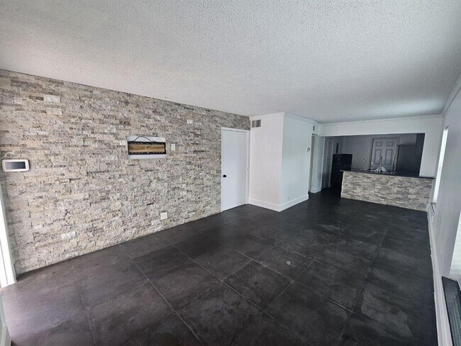 Foto del edificio - 3777 NW 78th Ave