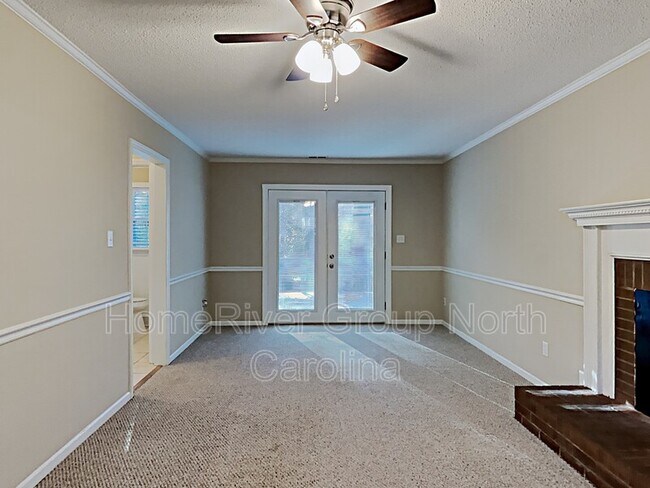 Building Photo - 627 Tryon Pl