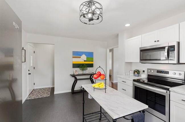 Building Photo - 1100 Dover St