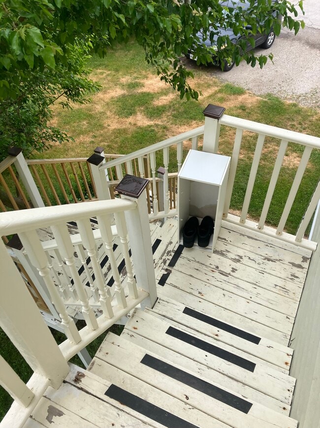stairway entrance - W4160 Main Rd