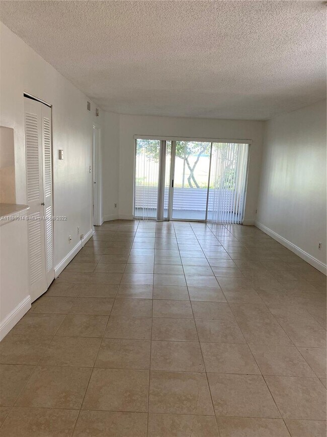 Building Photo - 1153 Coral Club Dr