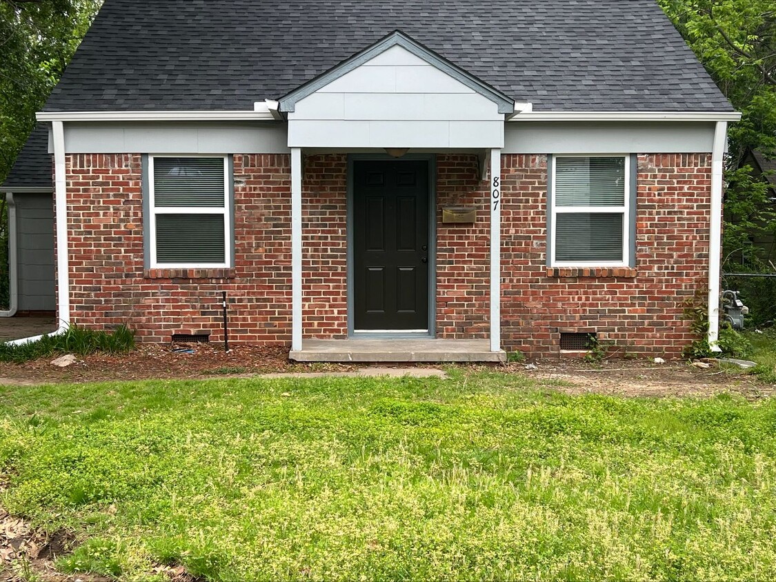 Foto principal - Beautiful Two Bedroom, One Bath Ready For ...