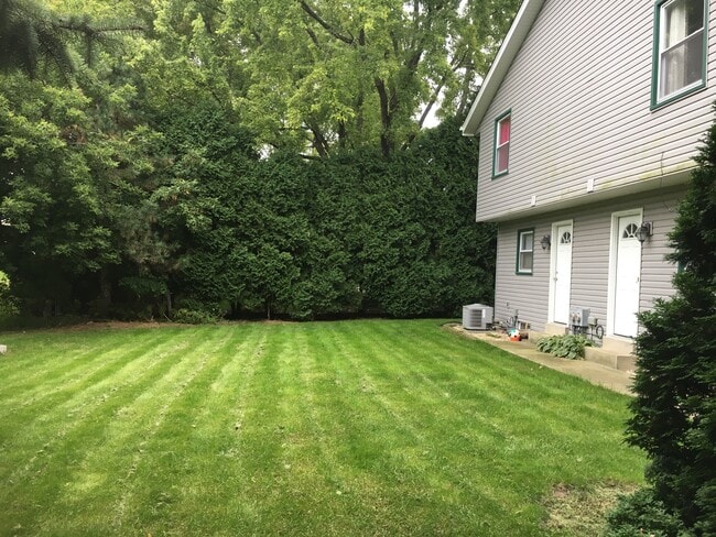 Building Photo - 126 W Niesen Dr
