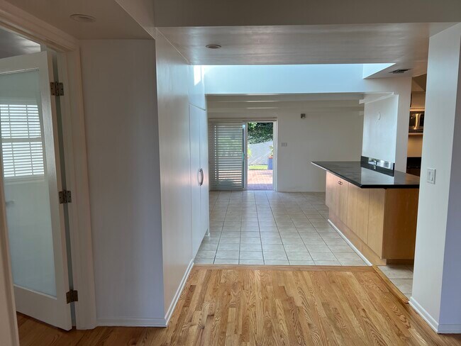 Building Photo - 7904 Altavan Ave