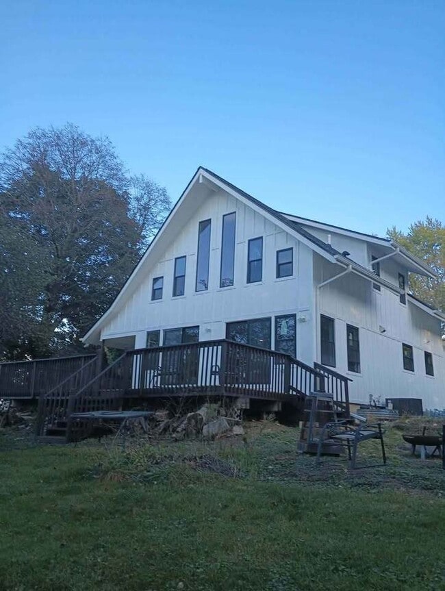Building Photo - 29W139 Childs St