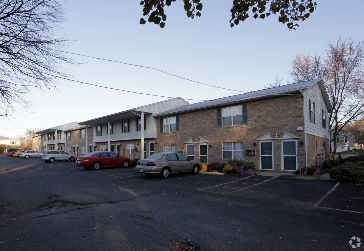 Maple Way View Apartments & Townhomes Apartments in North Canton, OH