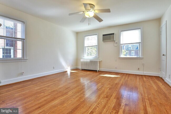 Foto del edificio - 2328 40th St NW