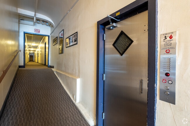 Elevador - Cherokee Apts... Spacious Apartments in th...