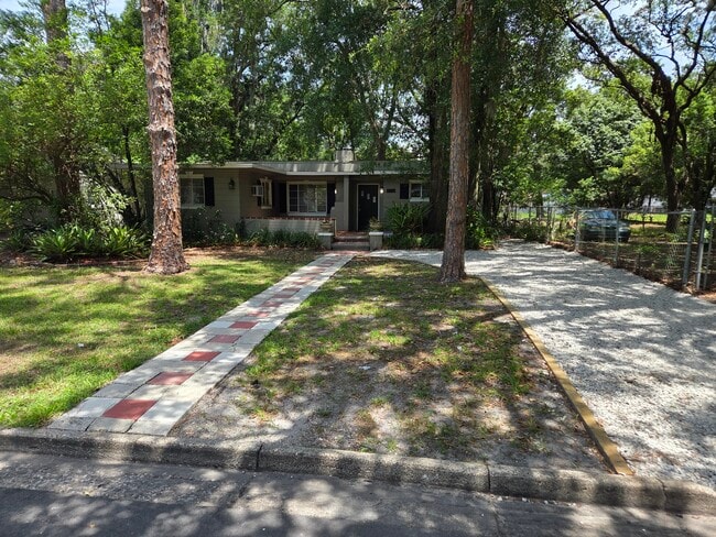Building Photo - 838 Rosalia Dr