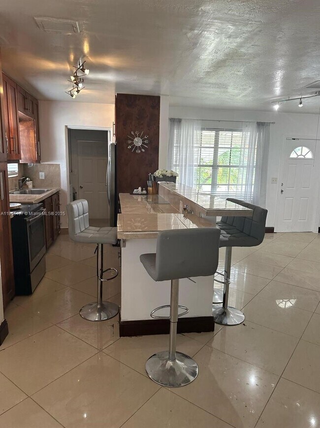 Foto del edificio - 305 SW 7th St