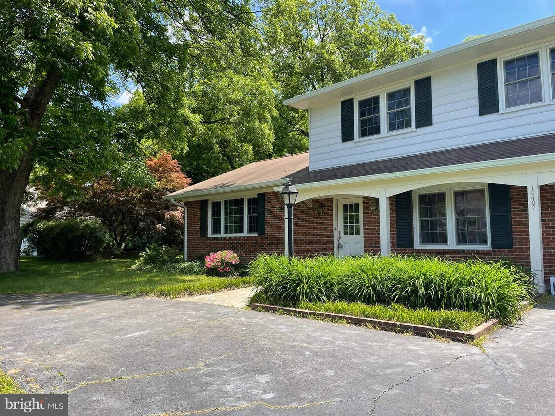10407 Huntrace Way, Vienna, VA 22182 House Rental in Vienna, VA