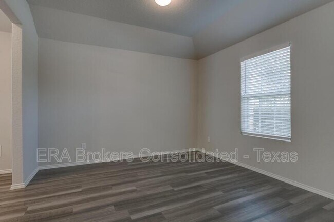 Building Photo - 242 Holland Pk