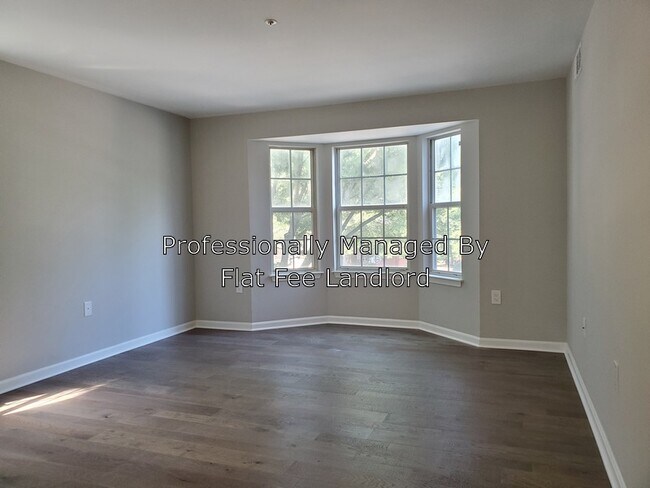 Building Photo - 9601 Lake Point Ct