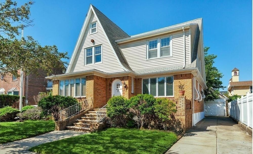 Beach 137th Street Townhouse for Rent in Far Rockaway, NY